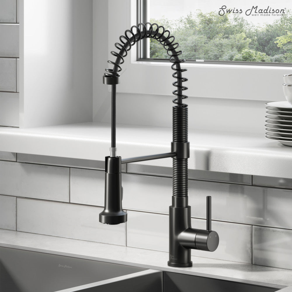 Nouvet Single Handle, Pull-Down Kitchen Faucet in Matte Black
